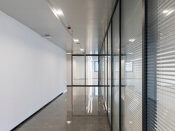 Fireproof glass partition