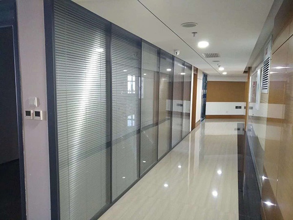 Fireproof glass partition